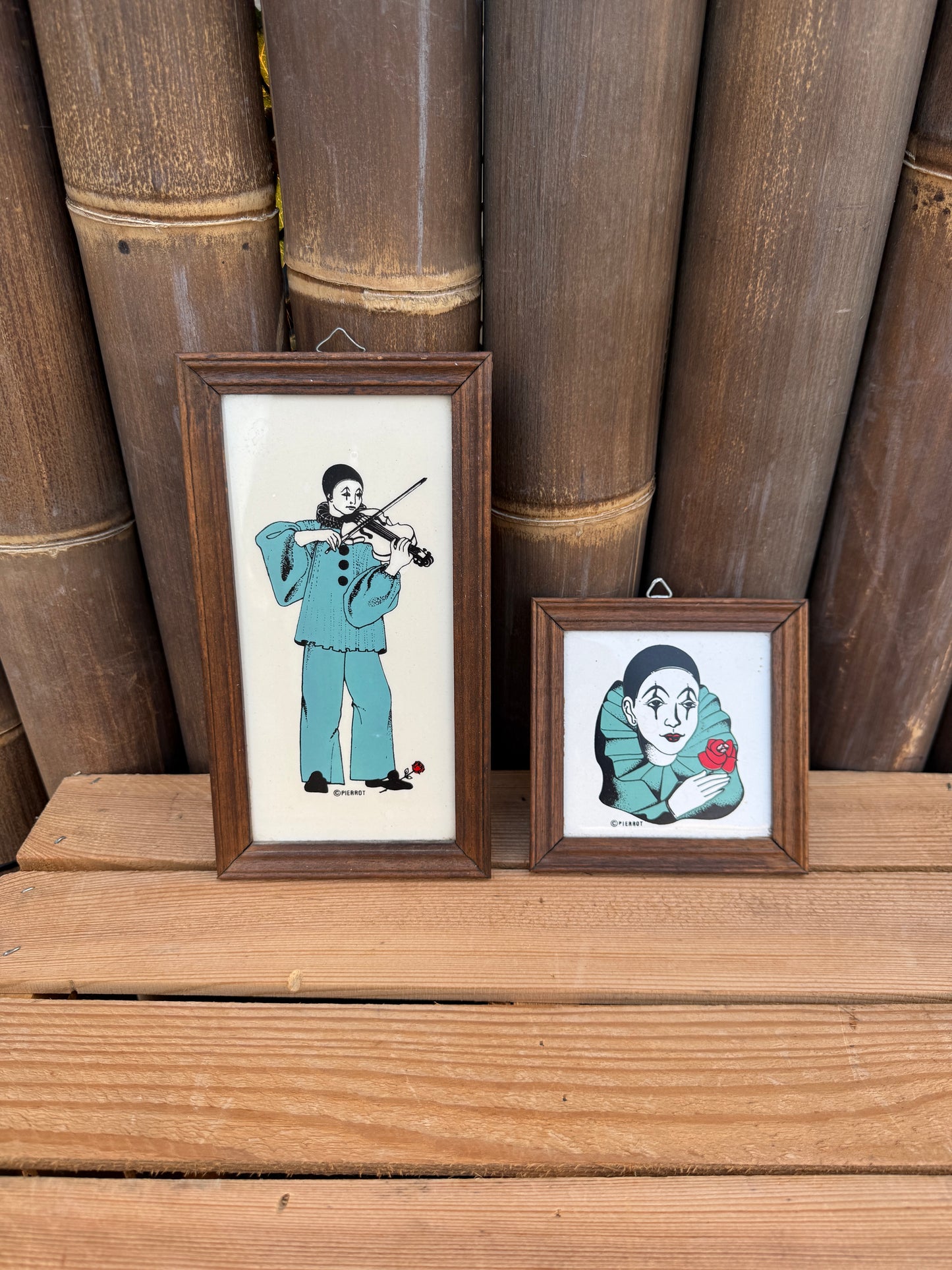 Set 2 vintage Pierrot wandtegels in houten lijst