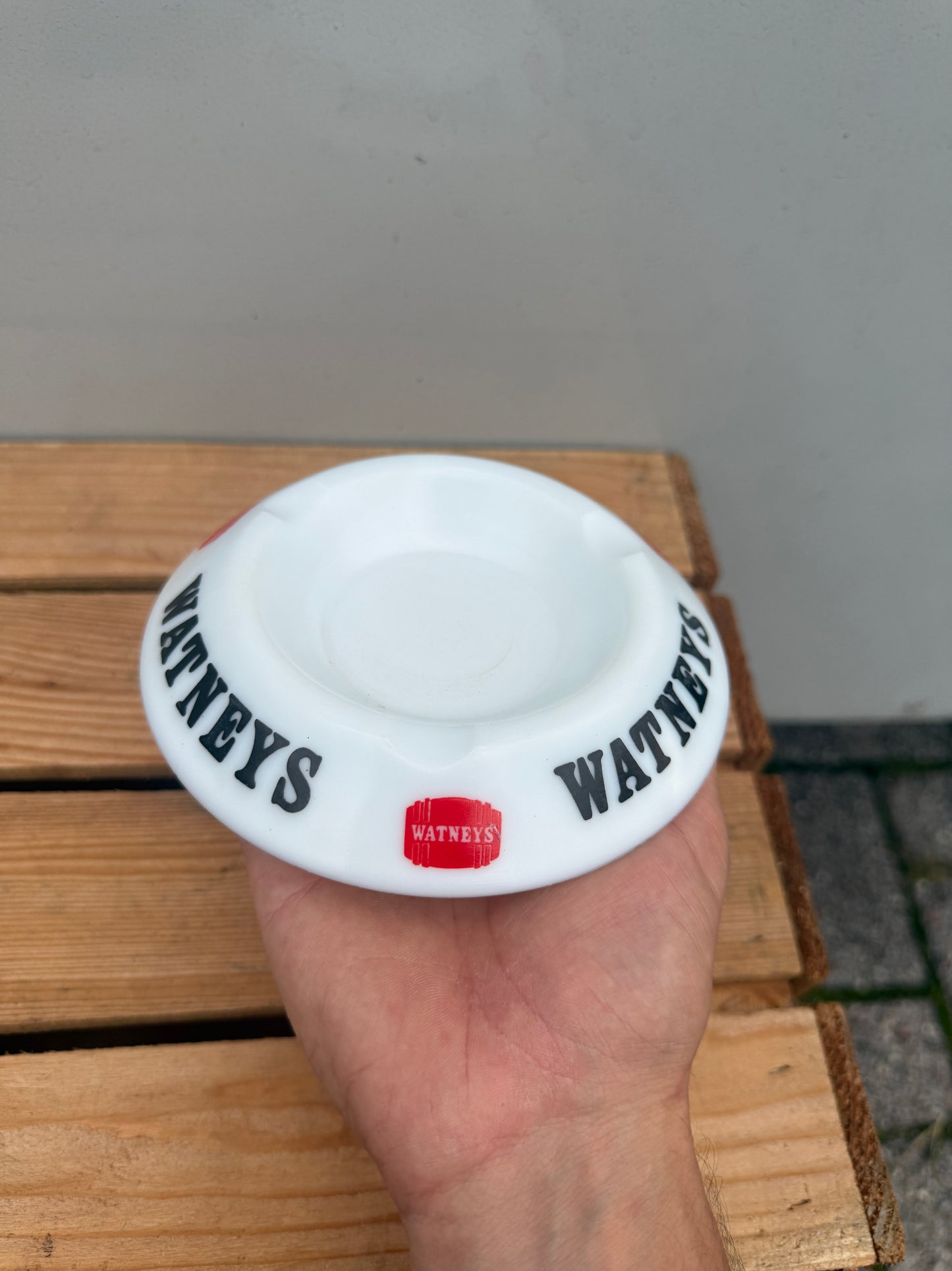 Watney's reclame asbak opaalglas plat model