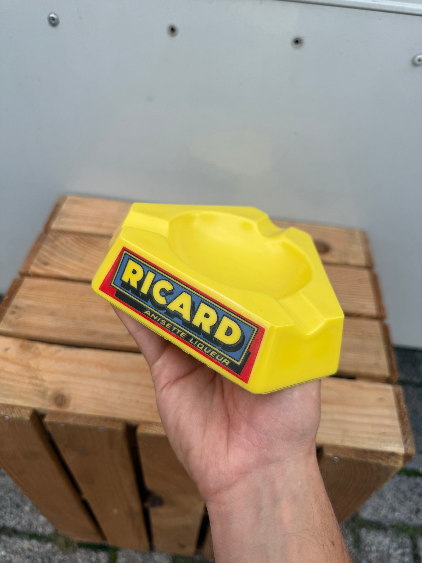 Ricard reclame asbak geel Opalex driehoek