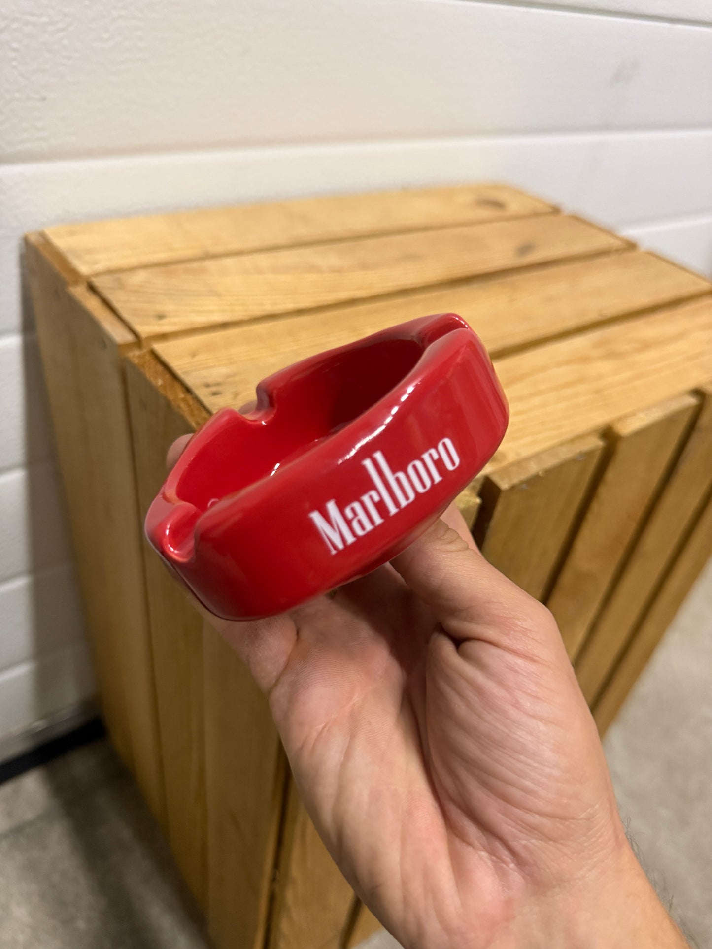 Marlboro reclame asbak driehoek aardewerk