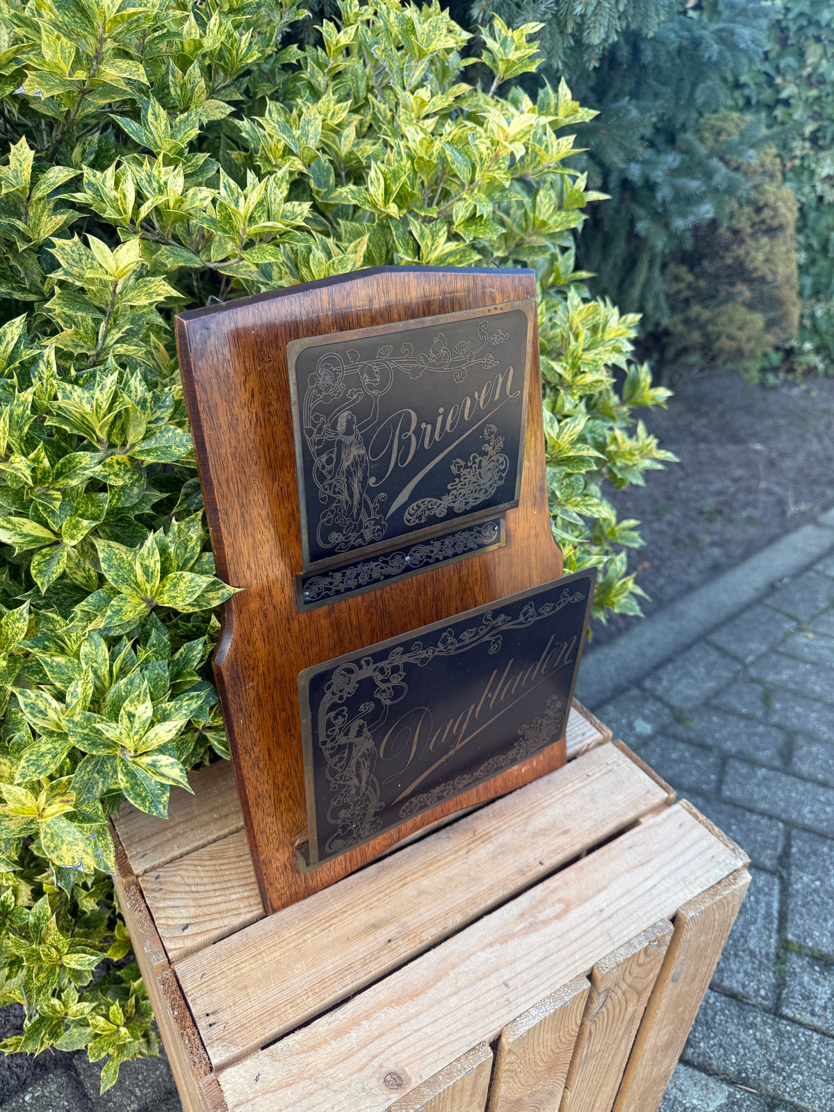 Vintage brieven en dagbladen wandhouder