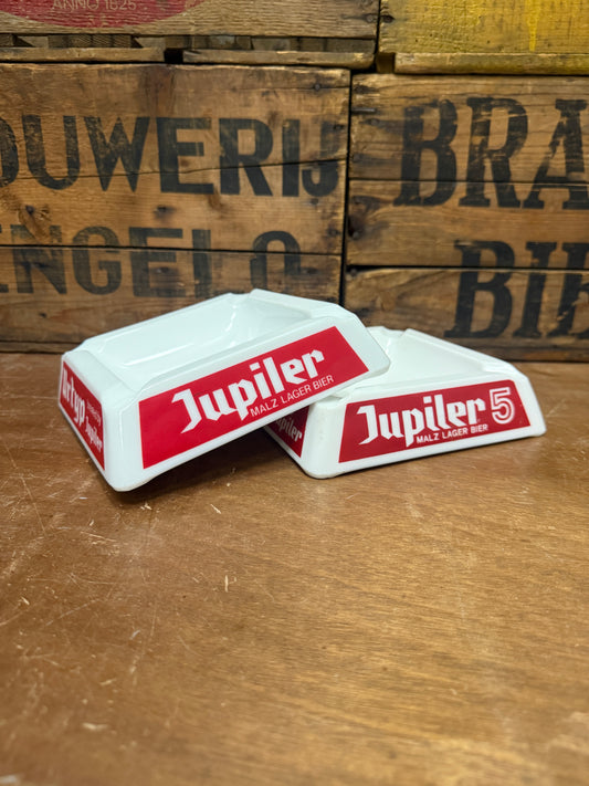Jupiler opaalglazen reclameasbakken