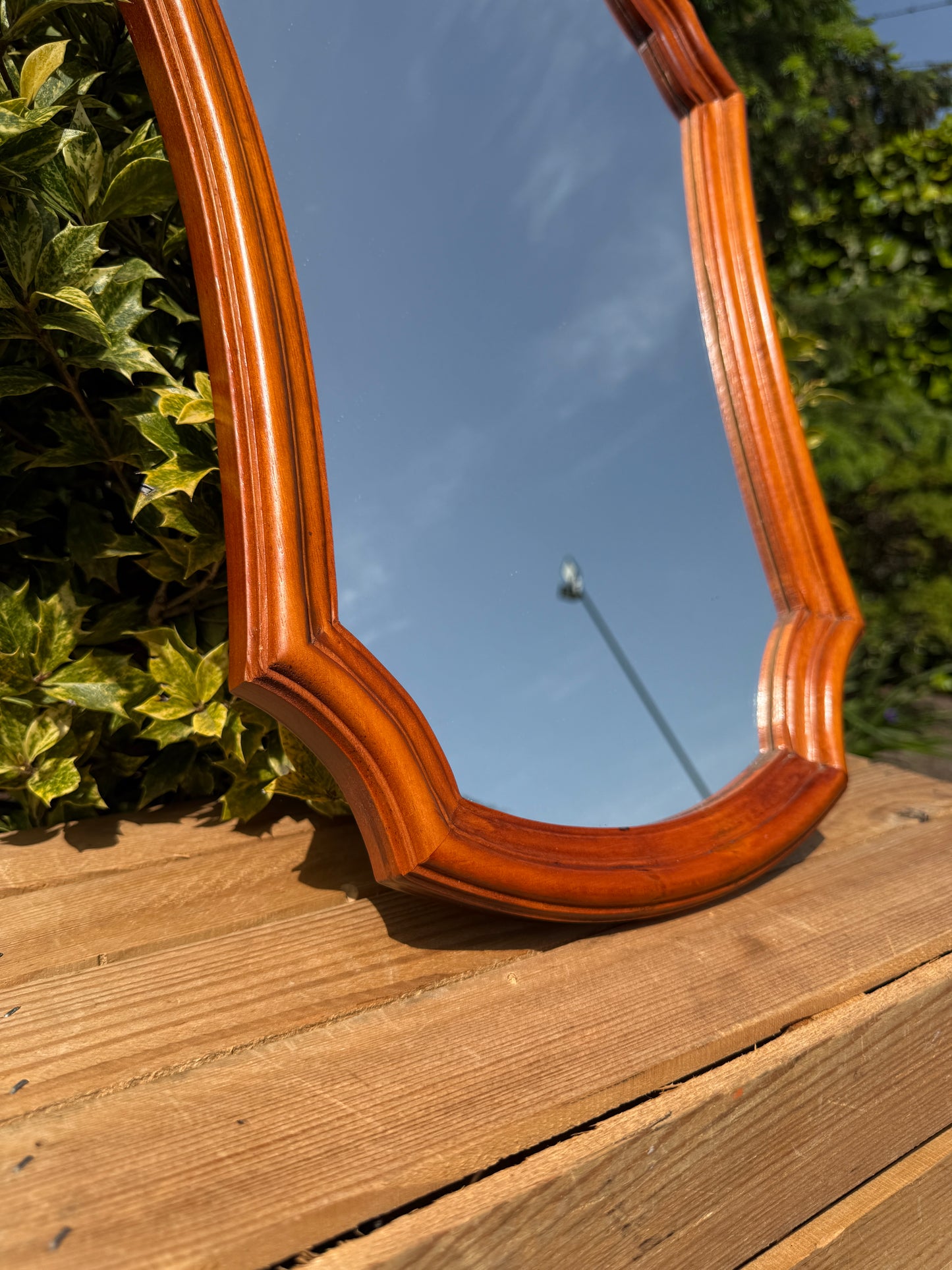 Vintage Houten Wandspiegel met Sierlijke Lijst