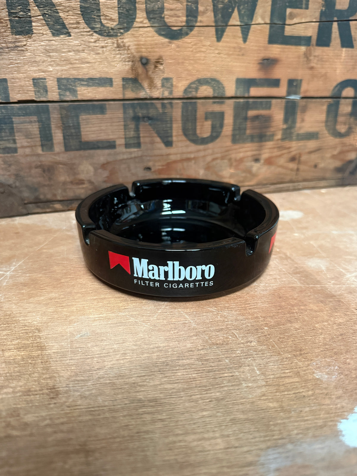 Vintage Marlboro reclameasbakken opaalglas en aardewerk