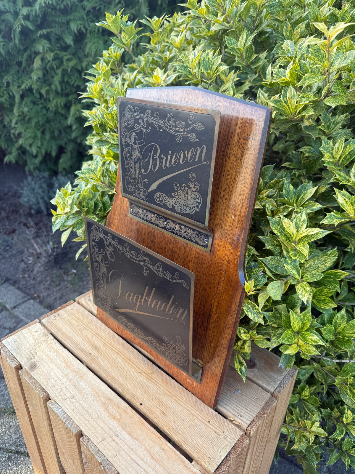 Vintage brieven en dagbladen wandhouder