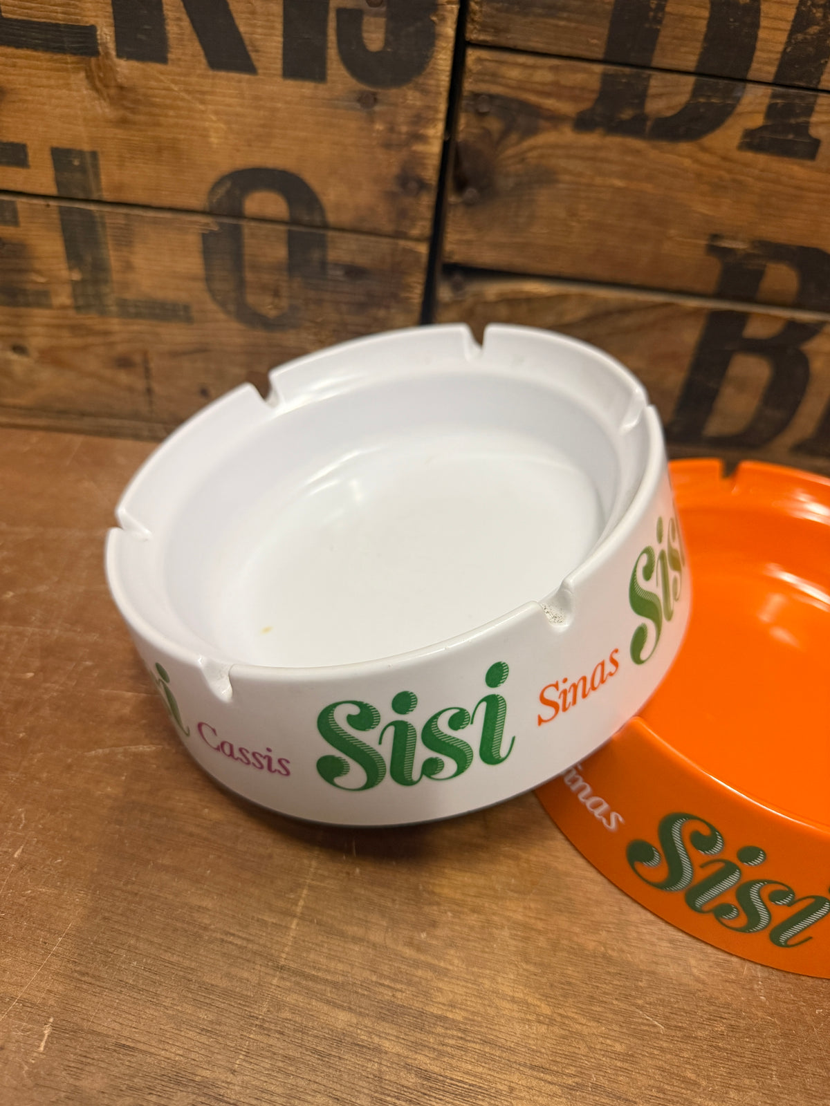 Sisi Cassis en Sinas reclameasbak