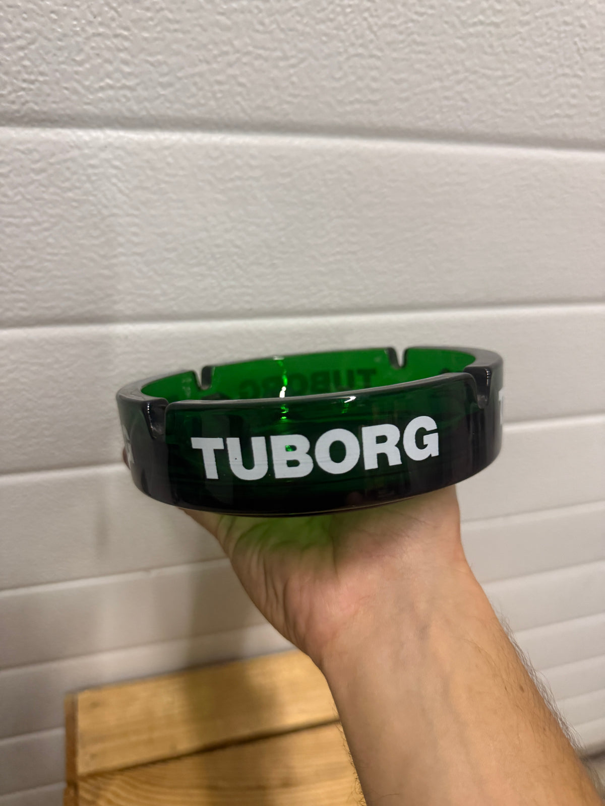 Tuborg reclameasbak van zwaar groen glas