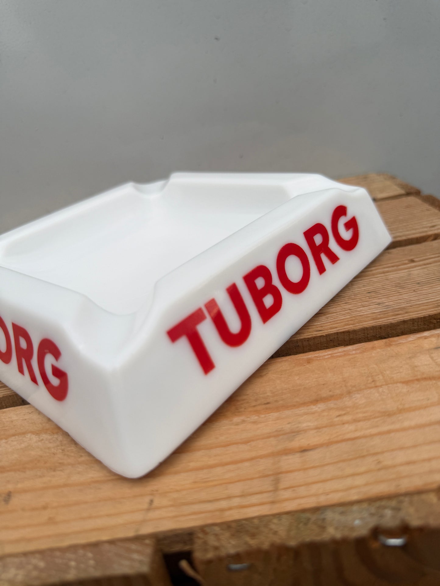 Tuborg reclame asbak vierkant opaalglas