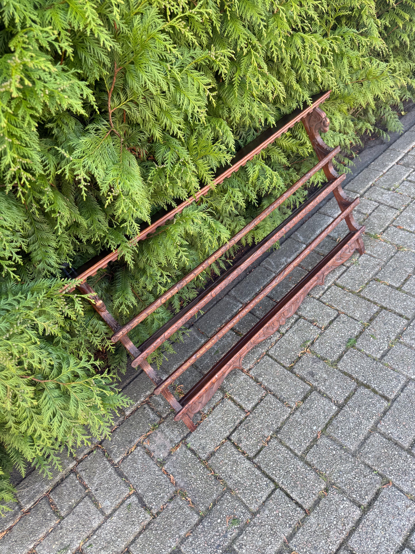 Antiek houten bordenrek