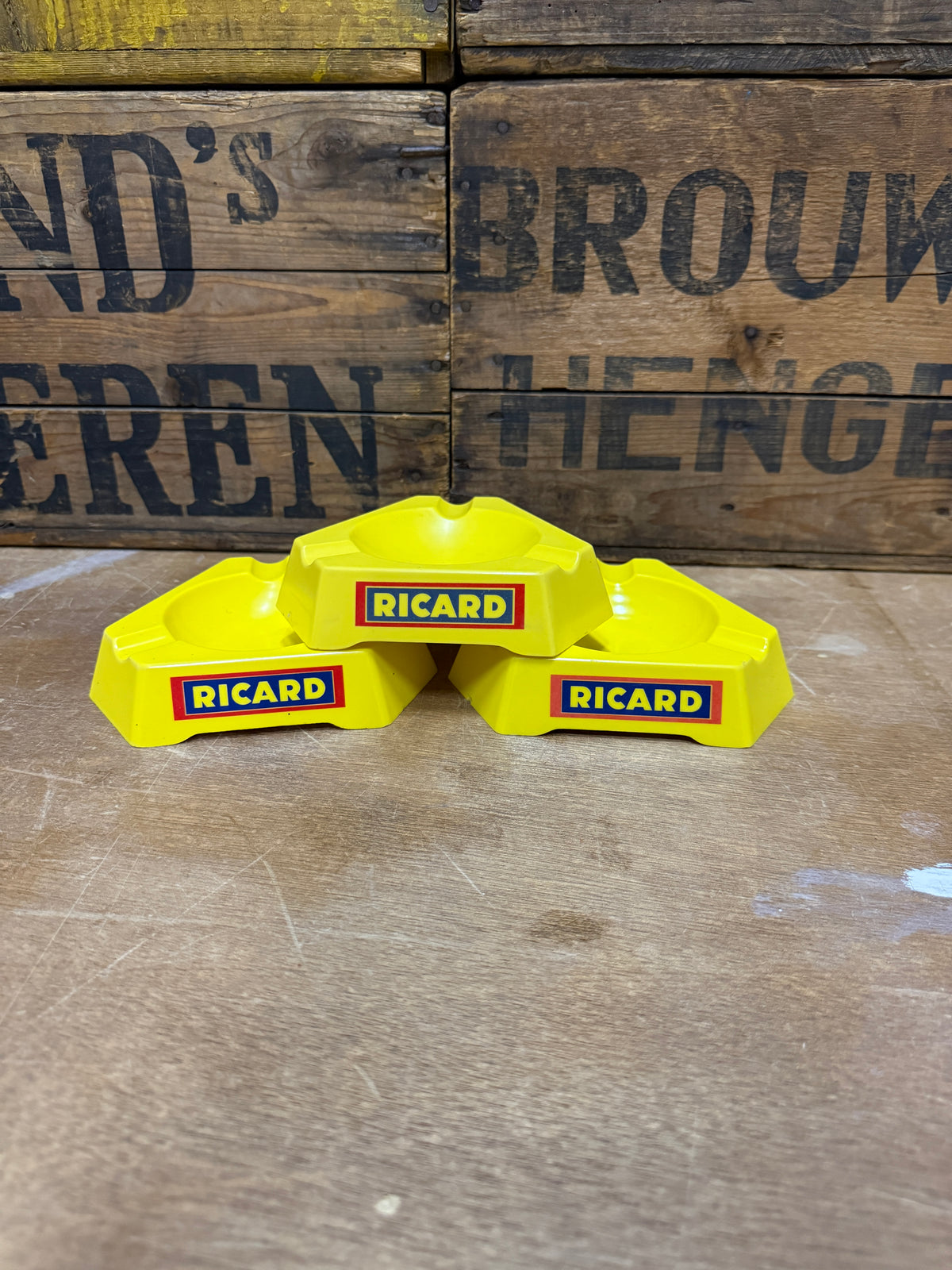 Vintage Ricard Mebel reclameasbak geel