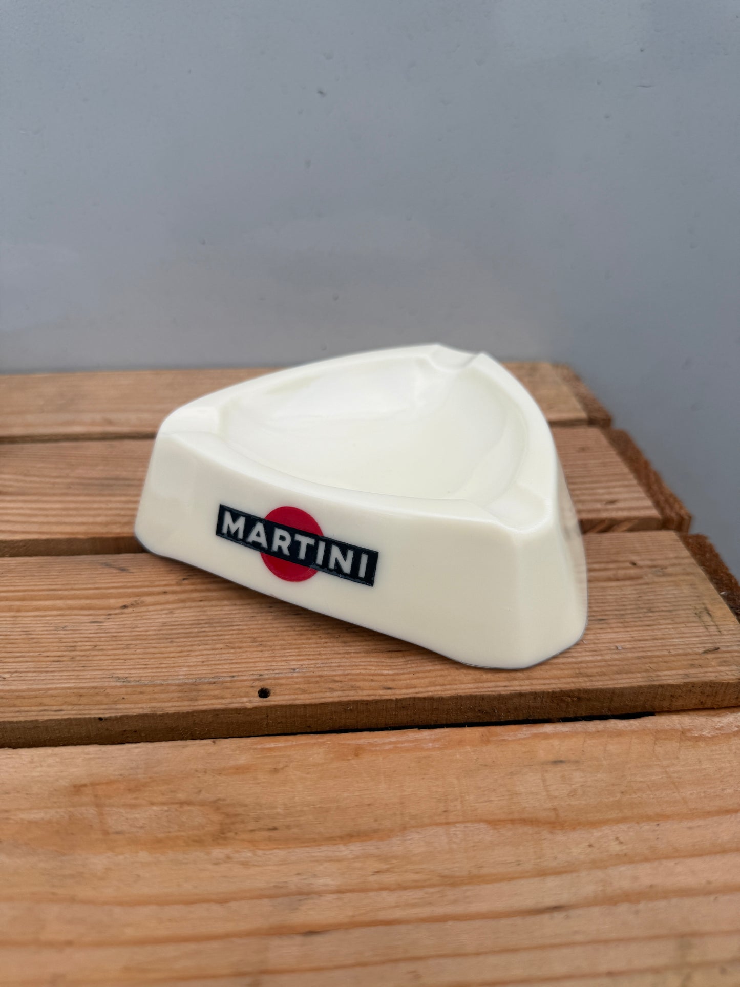 Martini opaalglas reclame asbak driehoek