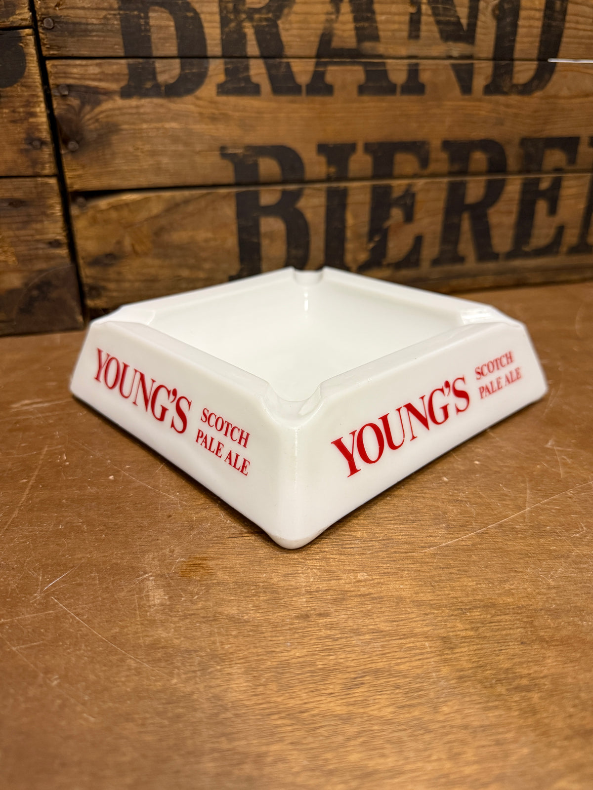 Vintage Young's Scotch Pale Ale reclameasbak