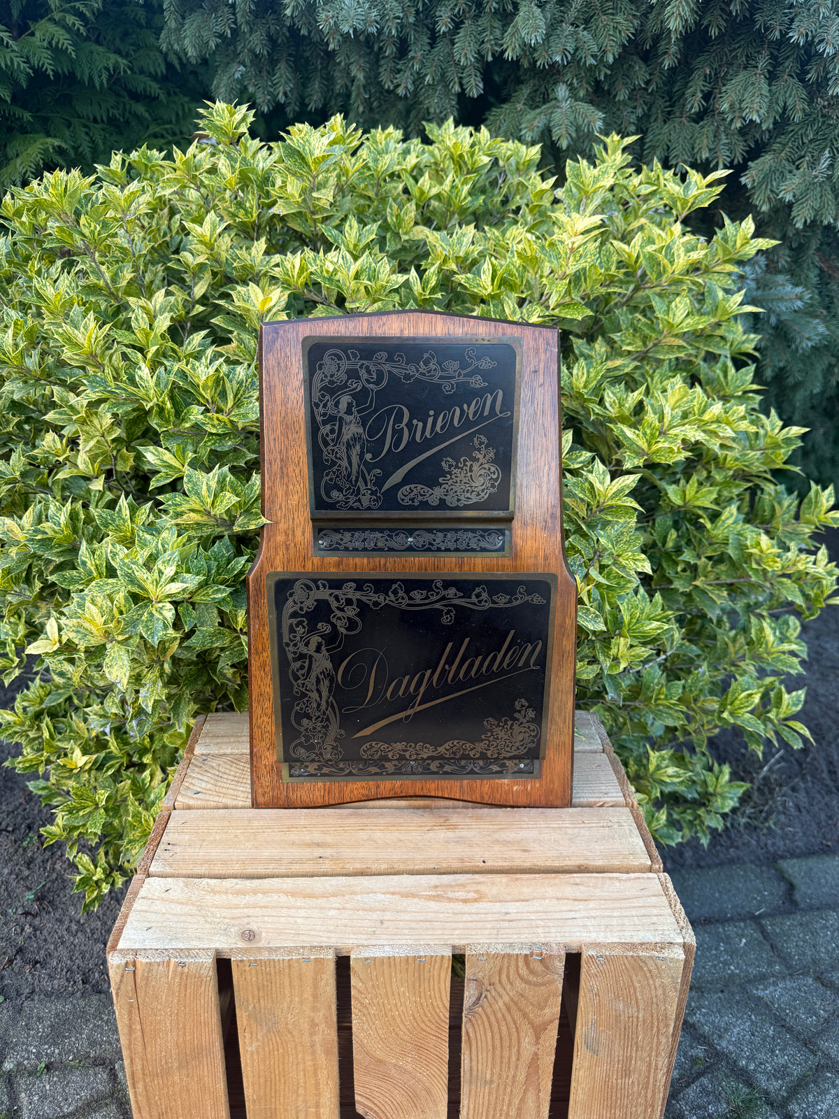 Vintage brieven en dagbladen wandhouder