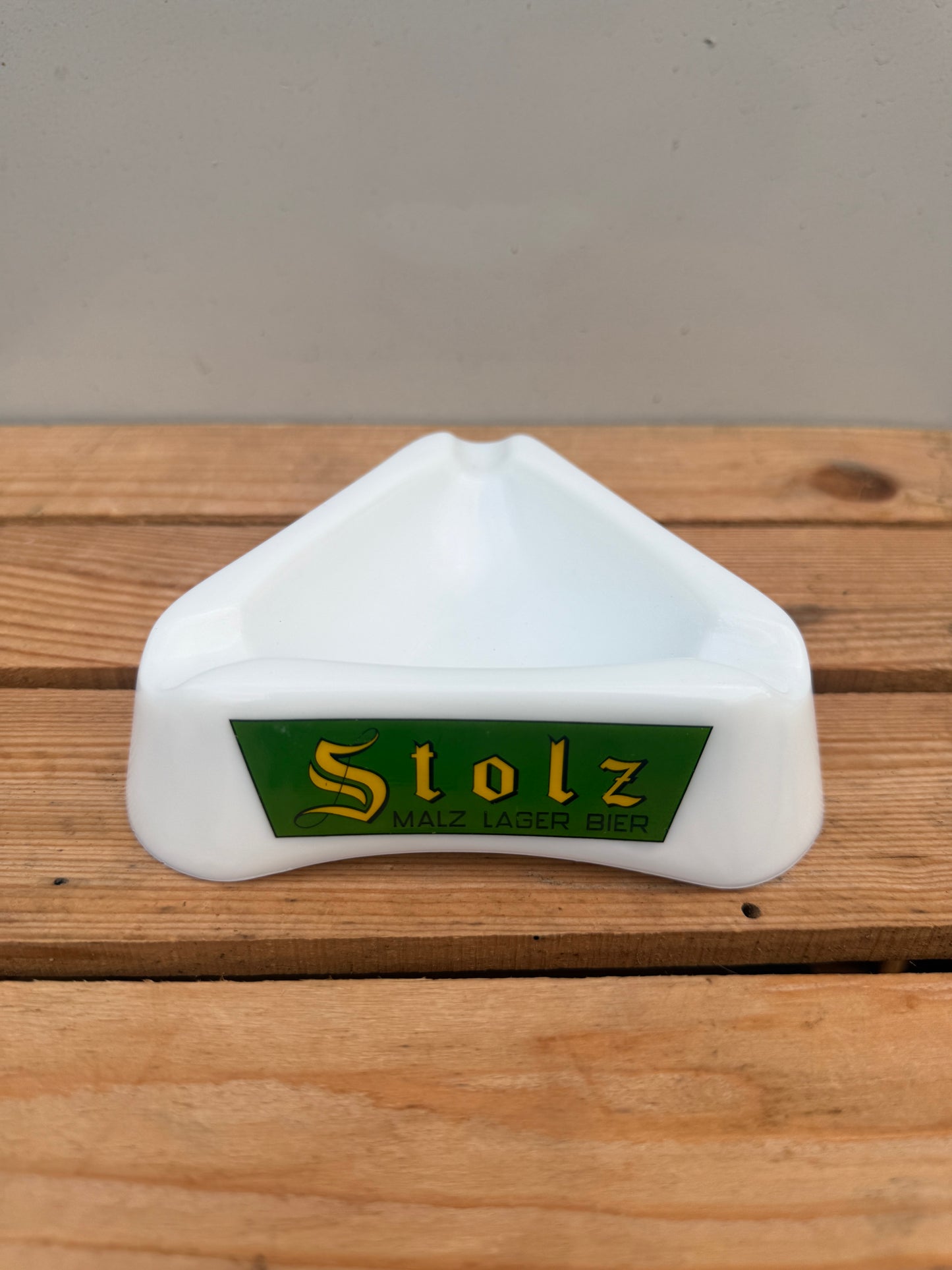 Celta Pils Stolz reclame asbak driehoek