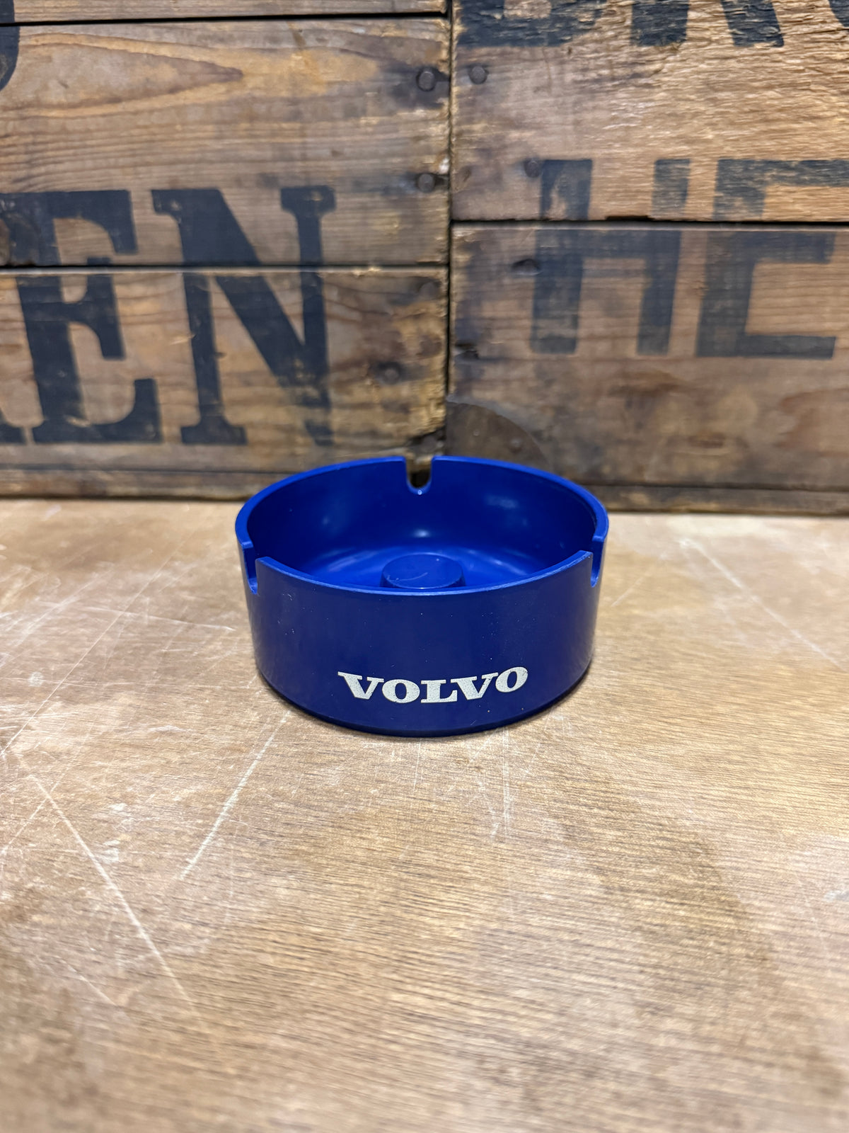 Vintage Volvo kunststof reclameasbak blauw