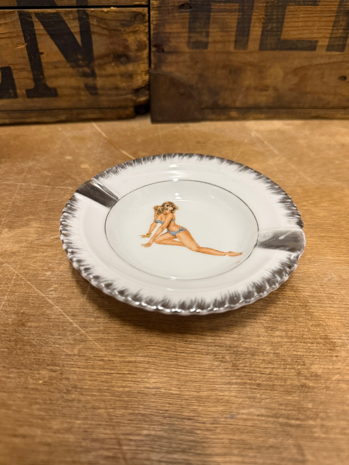 Vintage VEPE pin up asbak met luster