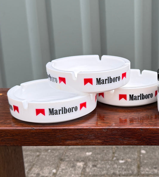 Marlboro reclame asbak, opaalglas