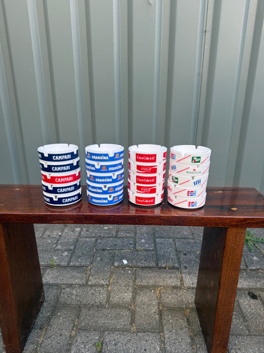 Reclame asbakken frisdrank en aperitief