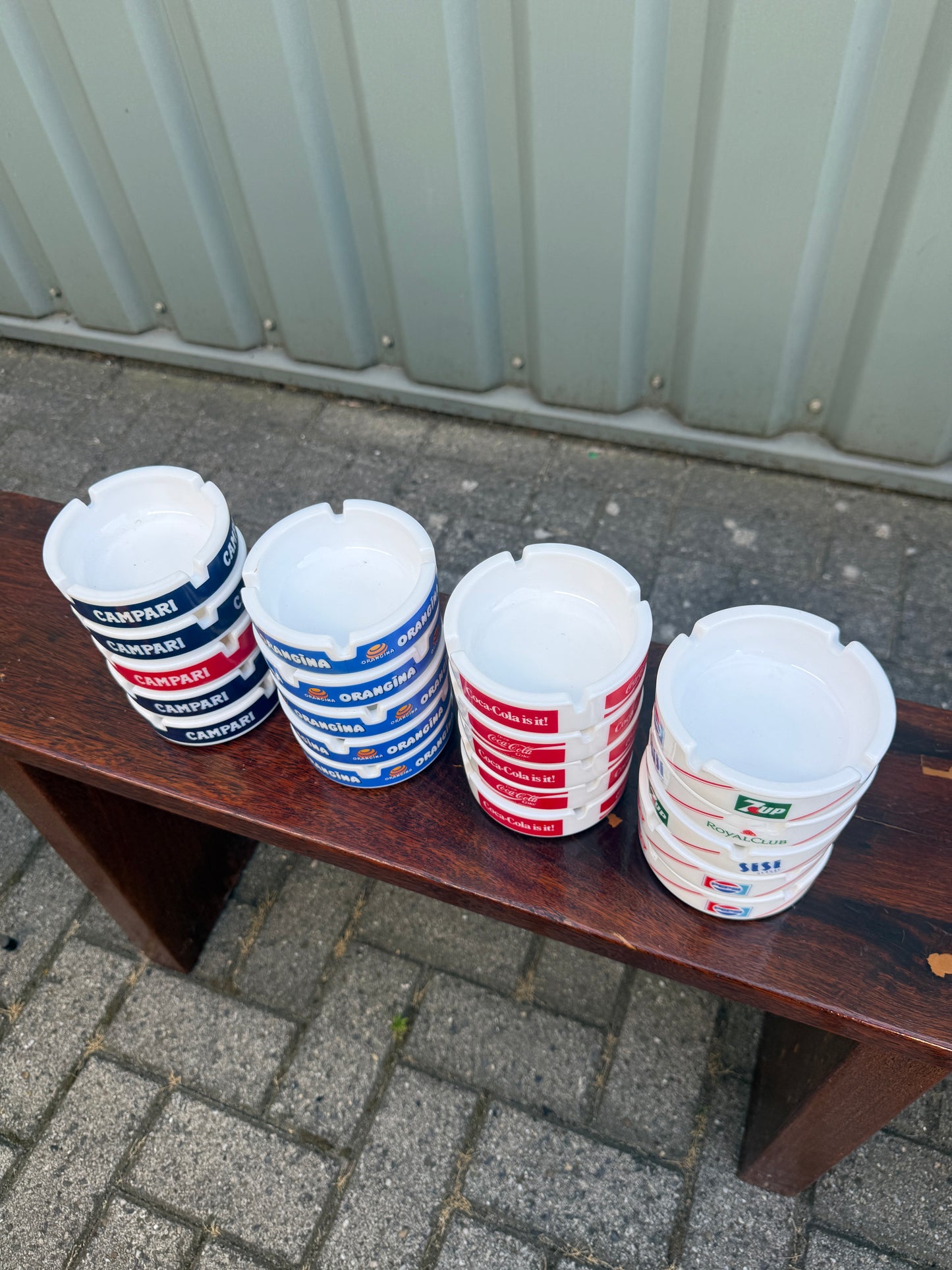 Reclame asbakken frisdrank en aperitief
