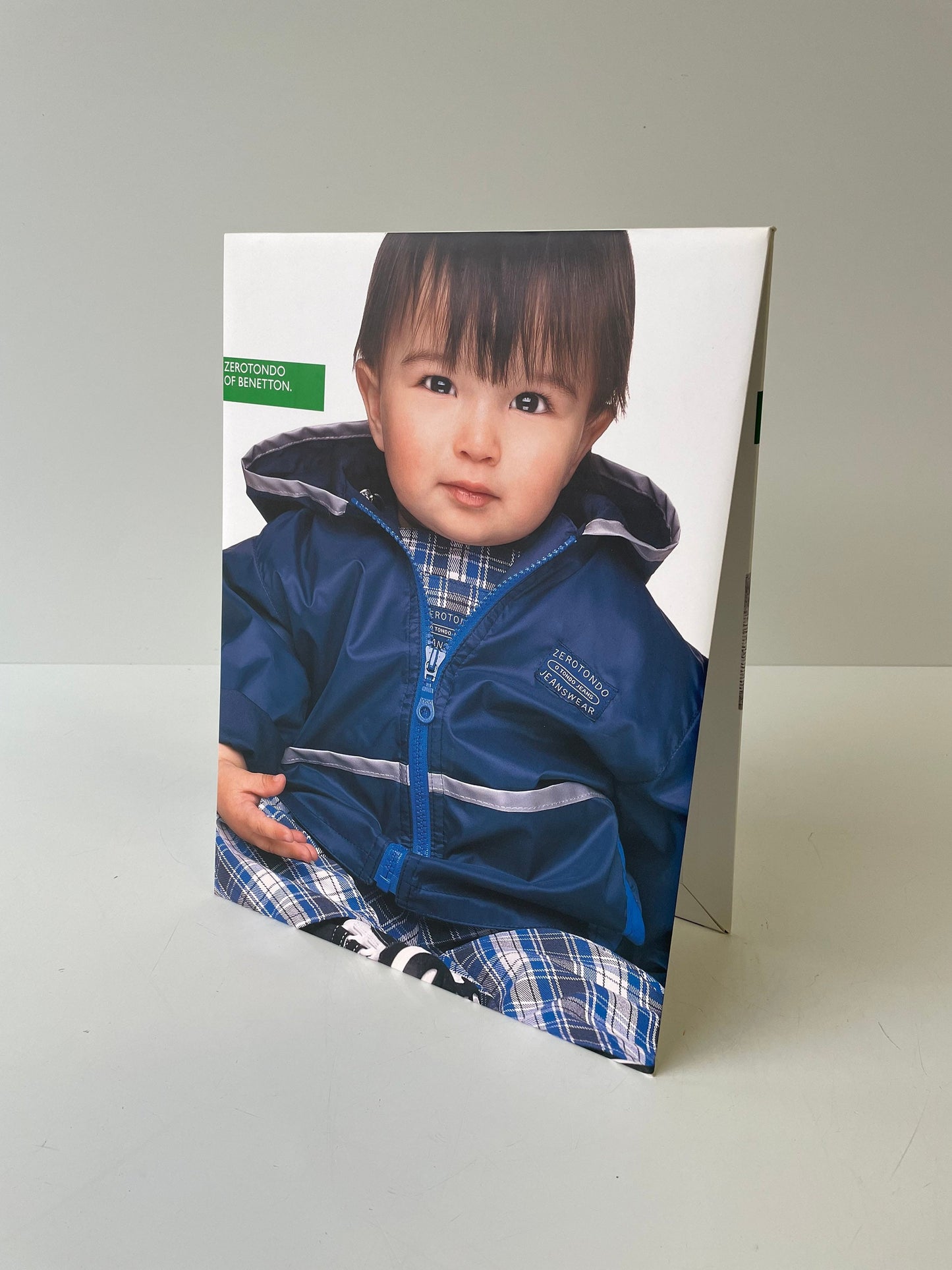 Vintage Benetton-winkeldisplay uit de jaren 90