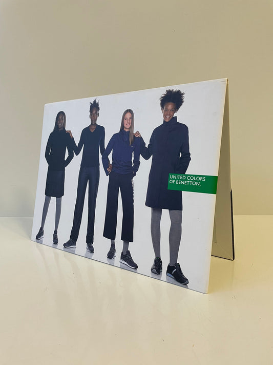 Vintage Benetton-winkeldisplay uit de jaren 90
