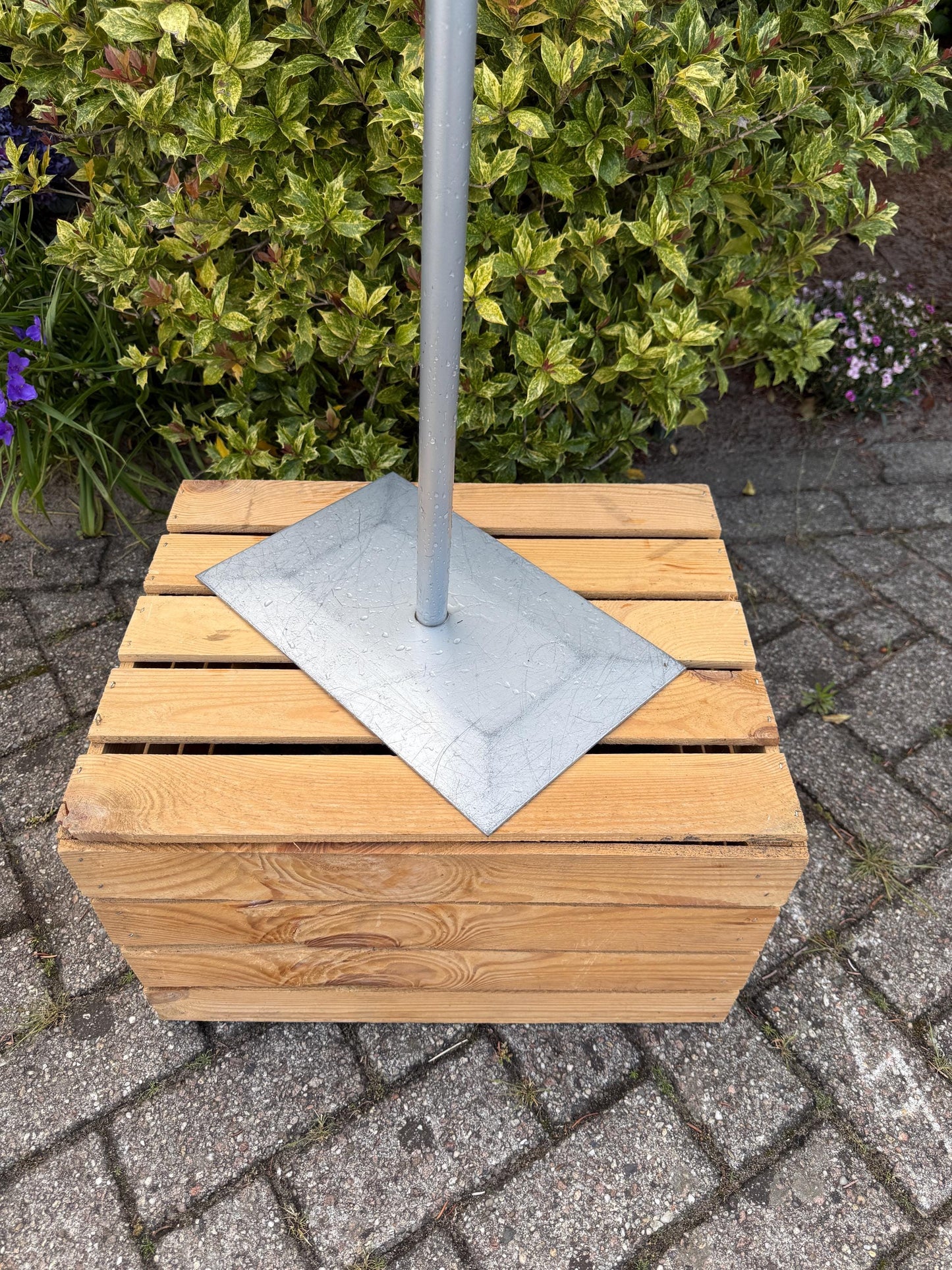 Vintage Memphis Style Dressboy, 1990s Postmodern Clothes Stand, Grey Metal Valet, Fido Dido Design, Sculptural Clothing Organizer