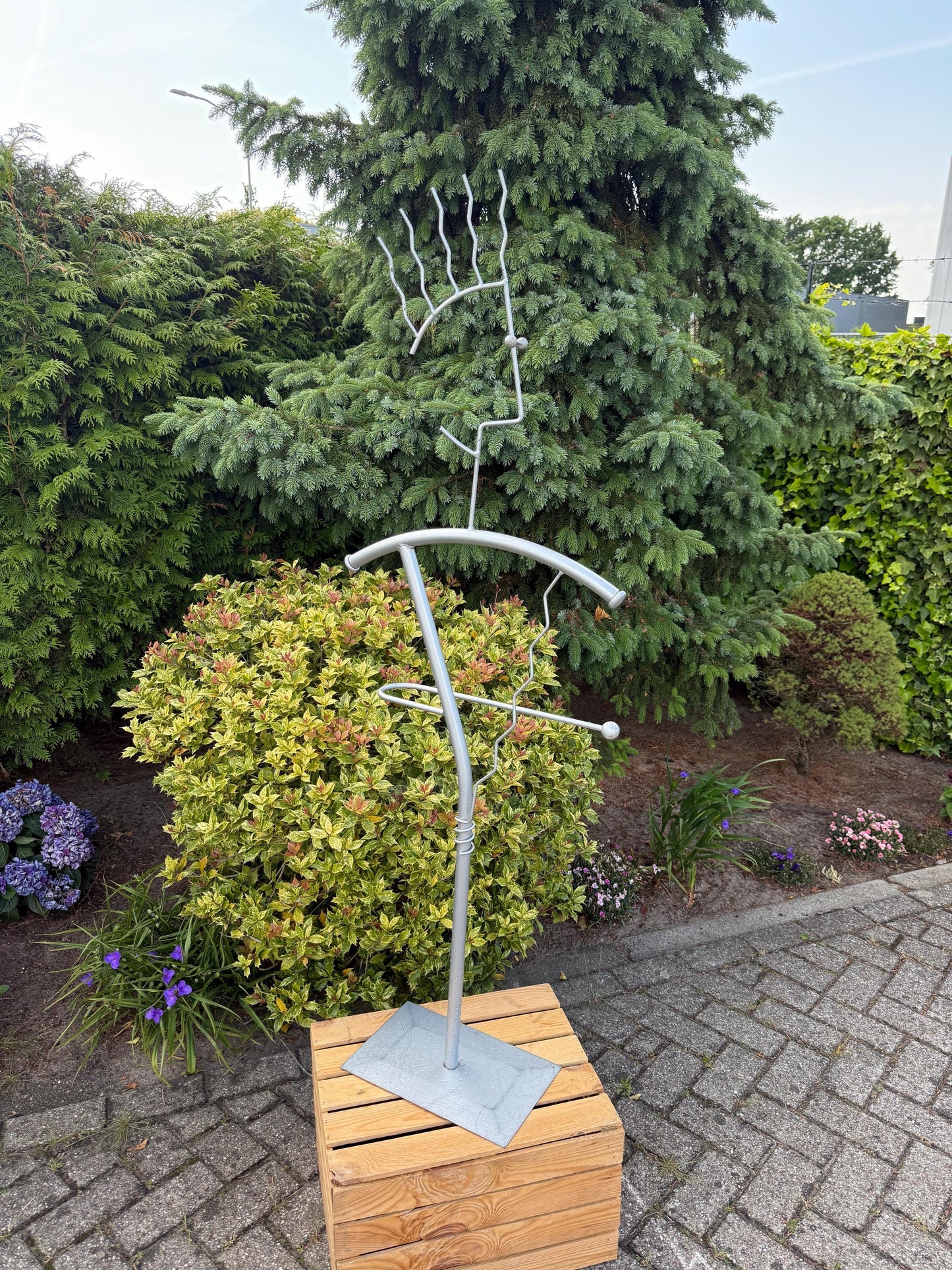 Vintage Memphis Style Dressboy, 1990s Postmodern Clothes Stand, Grey Metal Valet, Fido Dido Design, Sculptural Clothing Organizer