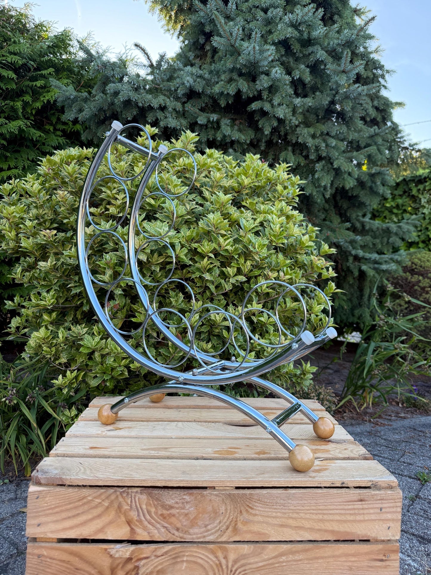 Vintage Chrome Metal Wine Rack, Mid Century Bottle Holder with Wooden Feet, Curved Modern Bar Display, Y2K Wine Storage Stand