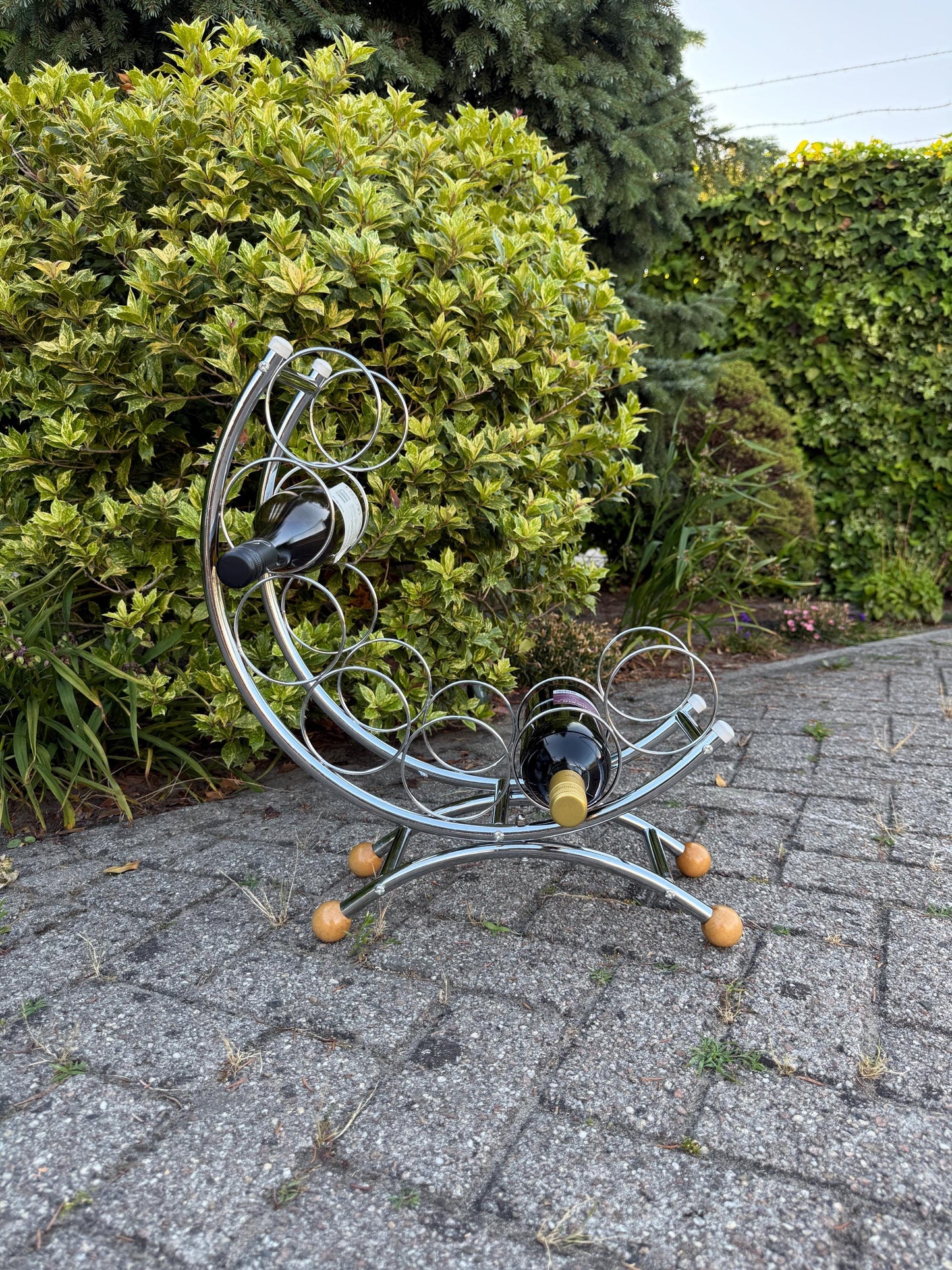Vintage Chrome Metal Wine Rack, Mid Century Bottle Holder with Wooden Feet, Curved Modern Bar Display, Y2K Wine Storage Stand