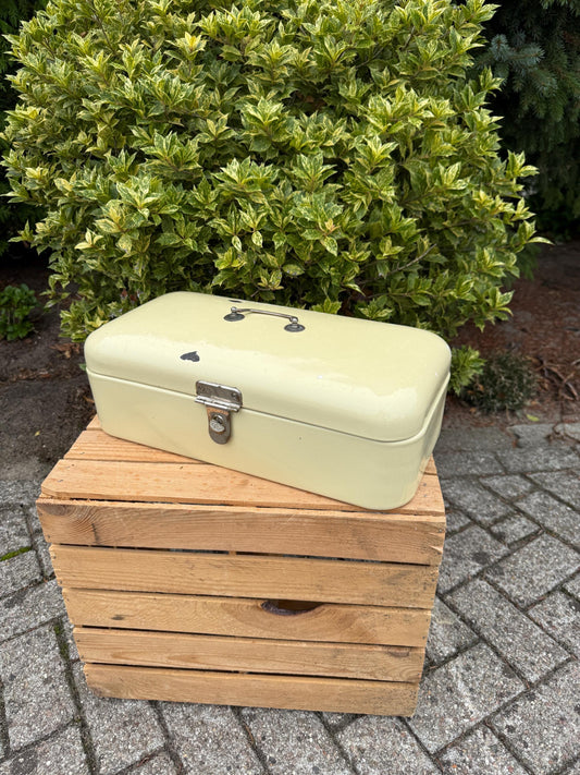 Vintage Enamel Bread Box, Cream White Storage Container, Farmhouse Style Decor, Mid Century Kitchenware, Interior Gift Ideas
