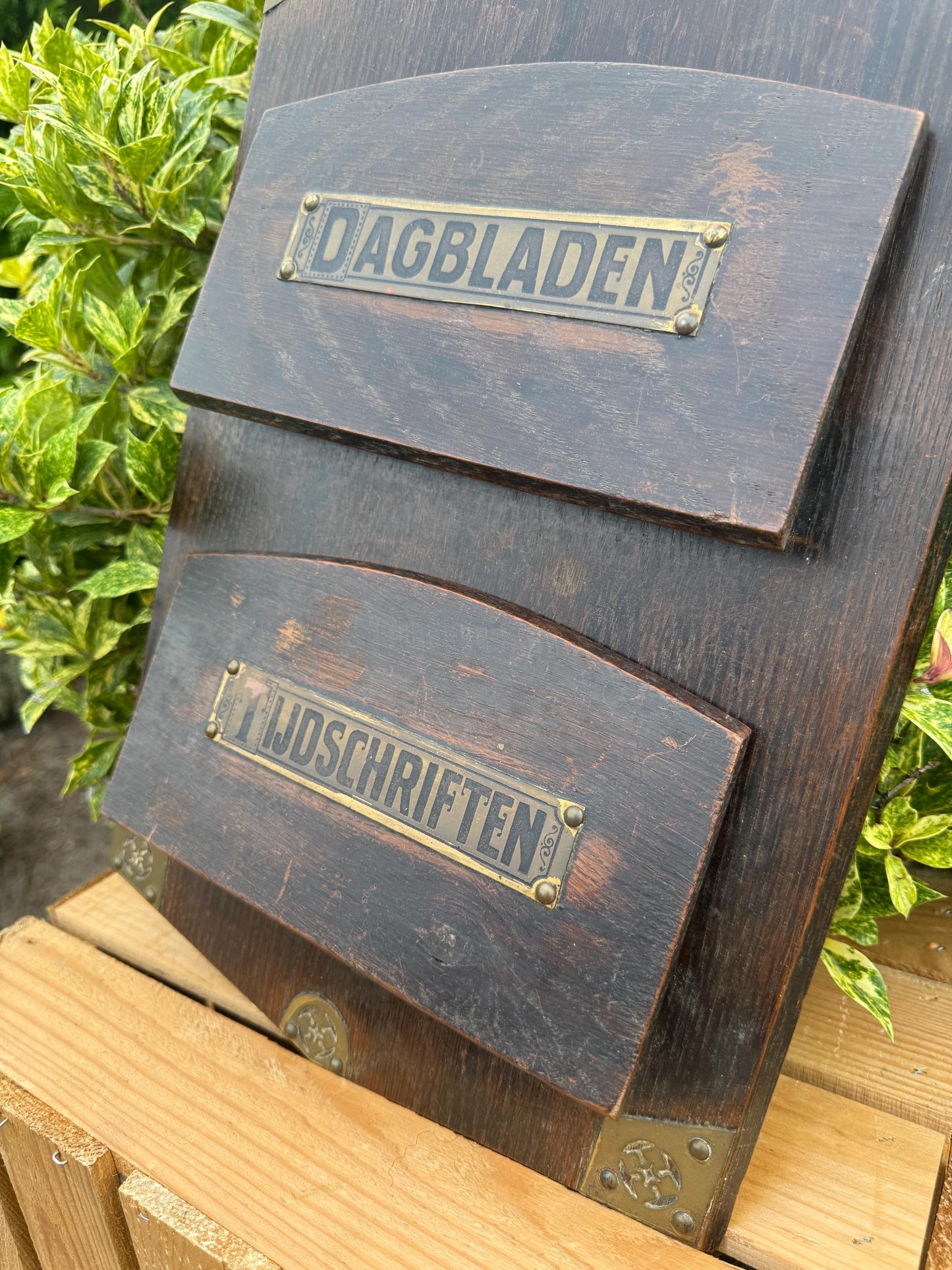 Vintage Dutch Wall-Mount Dagbladen & Tijdschriften Rack with Brass Accents, Wooden Newspaper and Magazine Holder