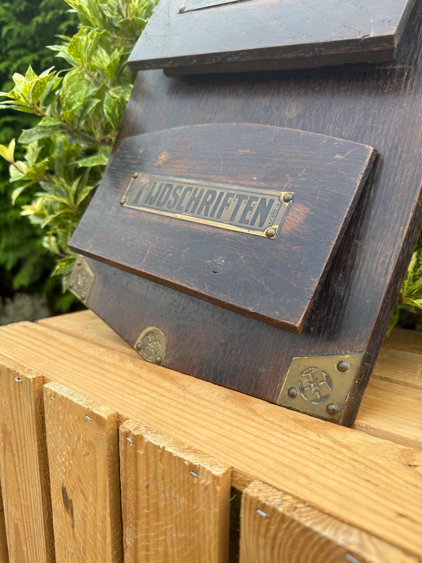 Vintage Dutch Wall-Mount Dagbladen & Tijdschriften Rack with Brass Accents, Wooden Newspaper and Magazine Holder