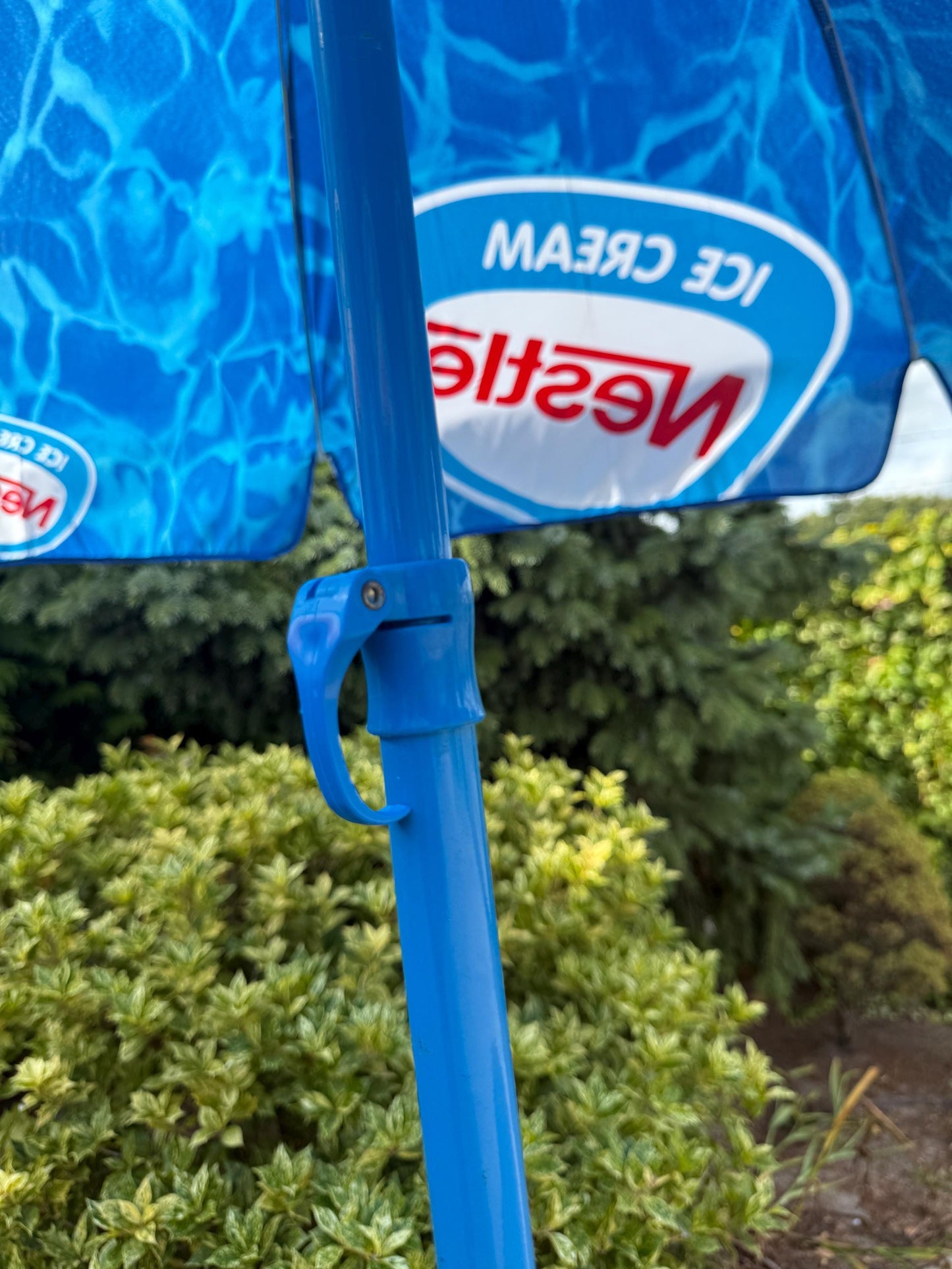 Vintage Nestlé Ice Cream Umbrella, Blue Advertising Parasol, Retro Patio Umbrella, Terrace Umbrella, Beach Umbrella 1990s