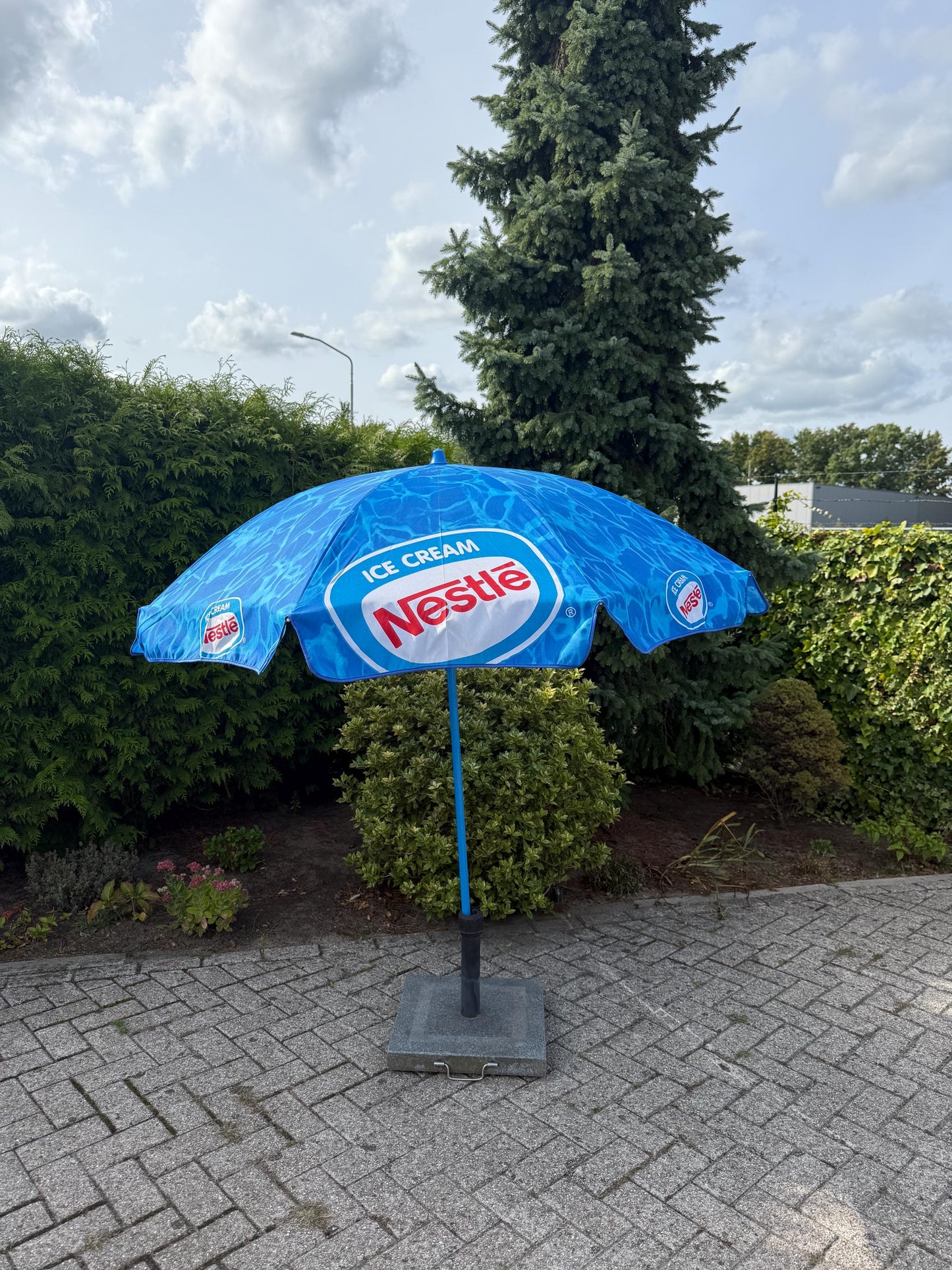 Vintage Nestlé Ice Cream Umbrella, Blue Advertising Parasol, Retro Patio Umbrella, Terrace Umbrella, Beach Umbrella 1990s