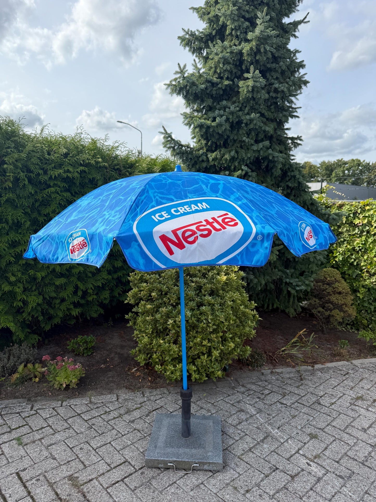 Vintage Nestlé Ice Cream Umbrella, Blue Advertising Parasol, Retro Patio Umbrella, Terrace Umbrella, Beach Umbrella 1990s
