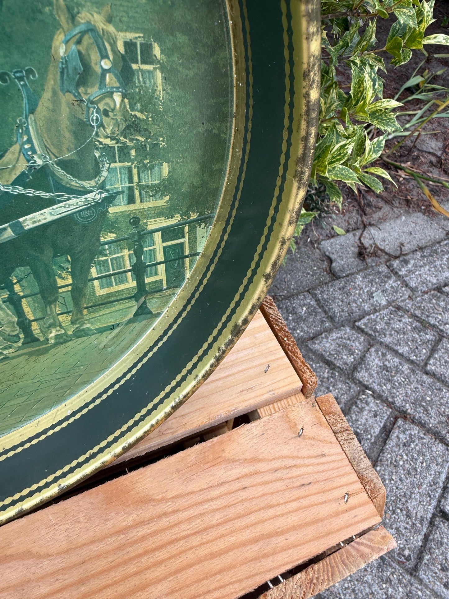 Vintage Heineken Metal Serving Tray, Round Beer Tray with Horse-Drawn Barrel Carriage, Breweriana Barware, Collectible Beer Memorabilia