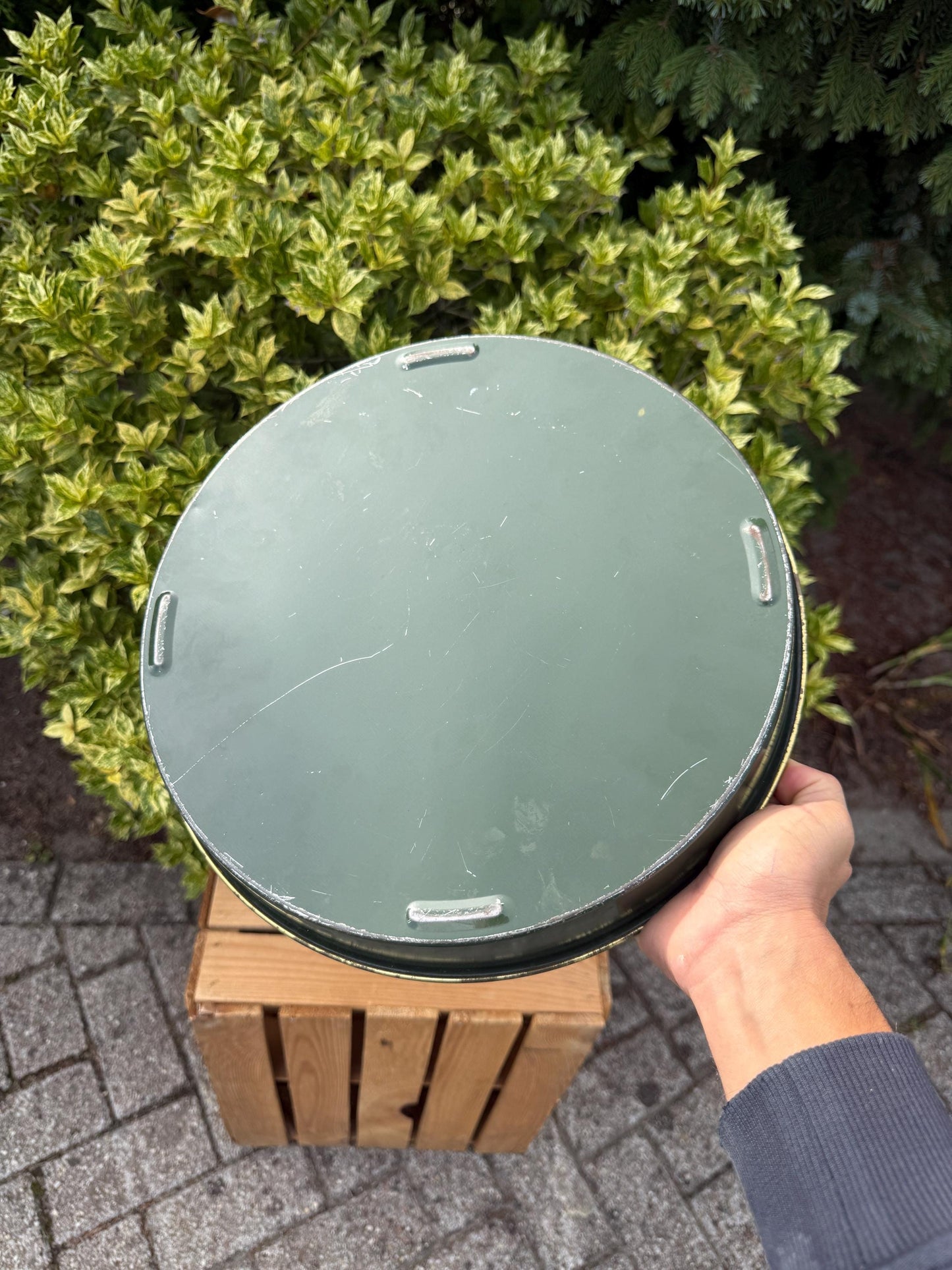 Vintage Heineken Metal Serving Tray, Round Beer Tray with Horse-Drawn Barrel Carriage, Breweriana Barware, Collectible Beer Memorabilia