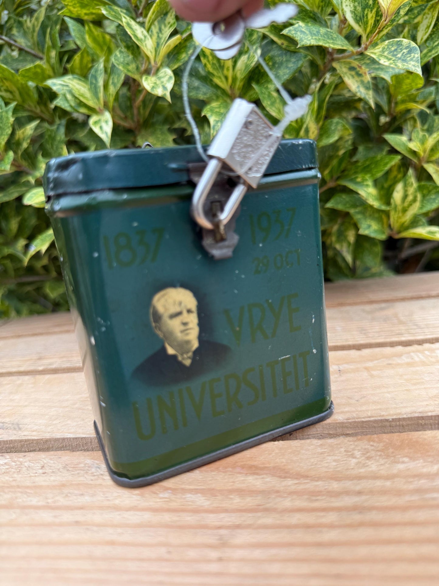 Vintage 1930s “Vrye Universiteit Donation Tin Box, Green Metal Collecte Bank With Lock And Keys, Wall Mount Charity Box, Dutch Collectible