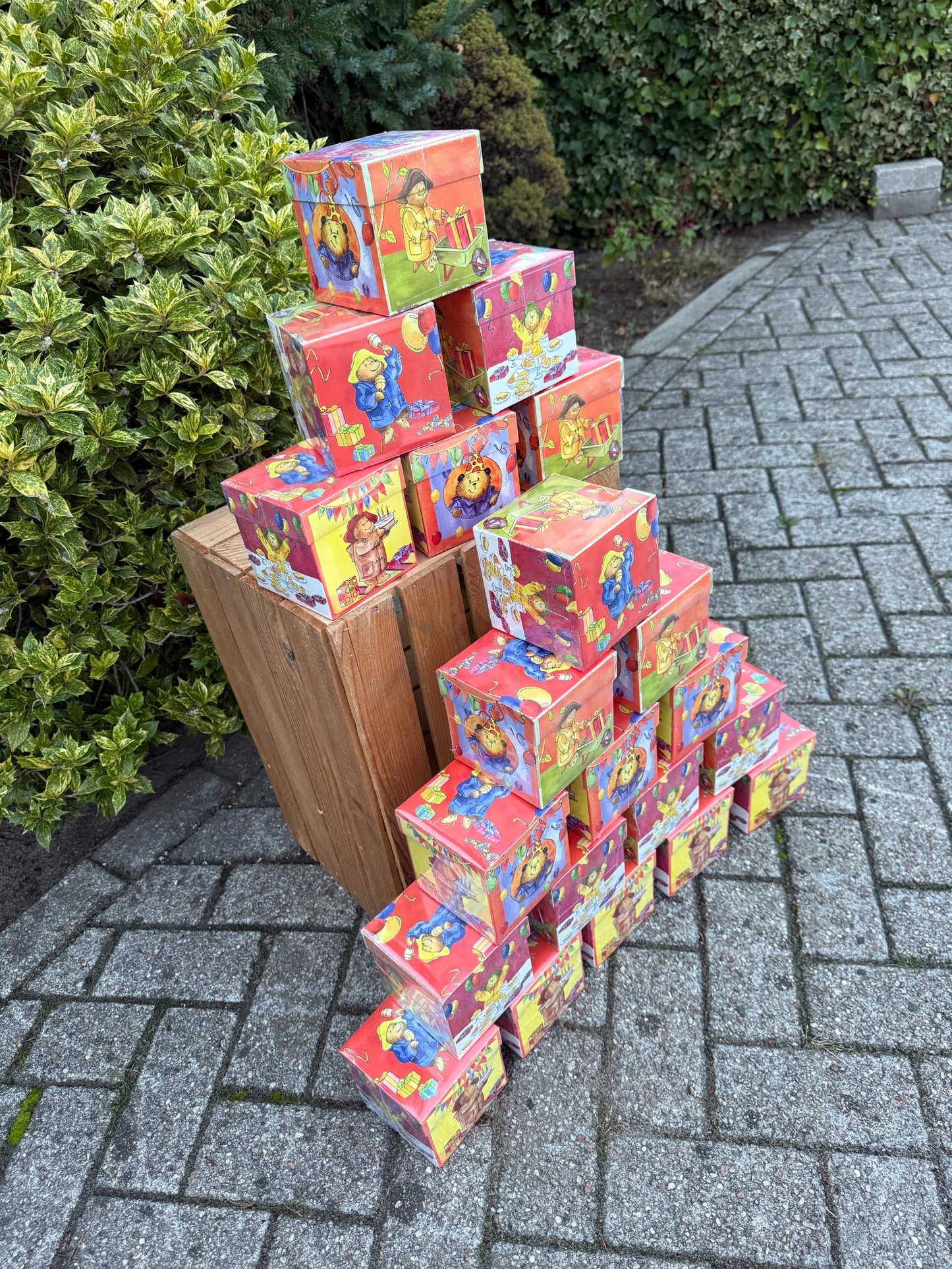 Paddington Bear Birthday Cards Box, Set Of 20 Cards With Envelopes, 5 Different Designs, 2004 Denfot Wenskaarten Collection