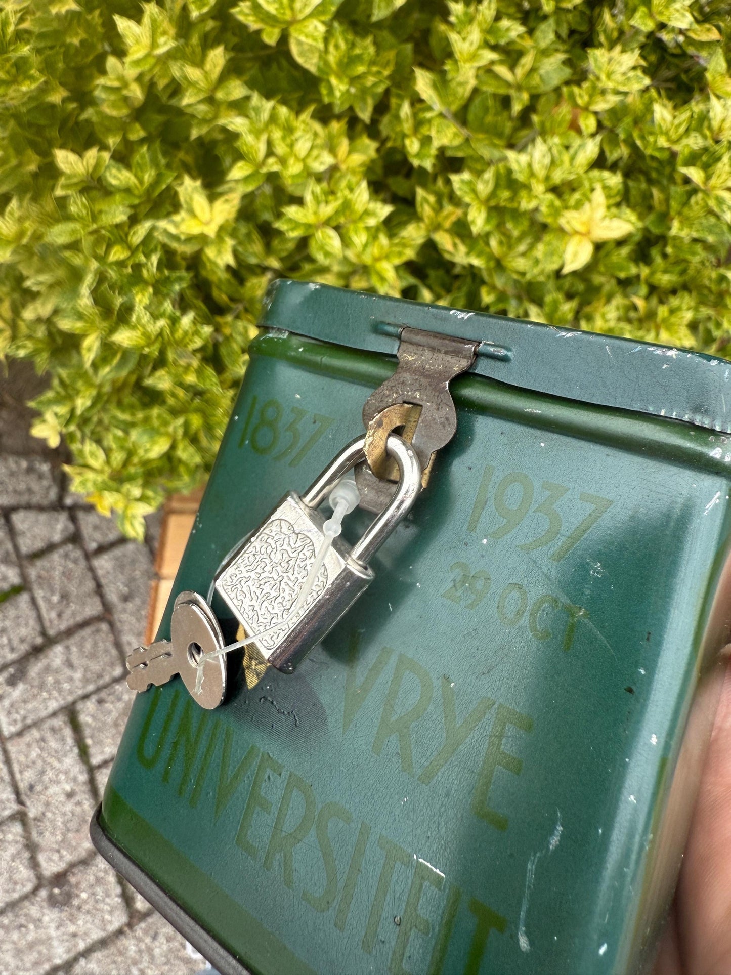 Vintage 1930s “Vrye Universiteit Donation Tin Box, Green Metal Collecte Bank With Lock And Keys, Wall Mount Charity Box, Dutch Collectible
