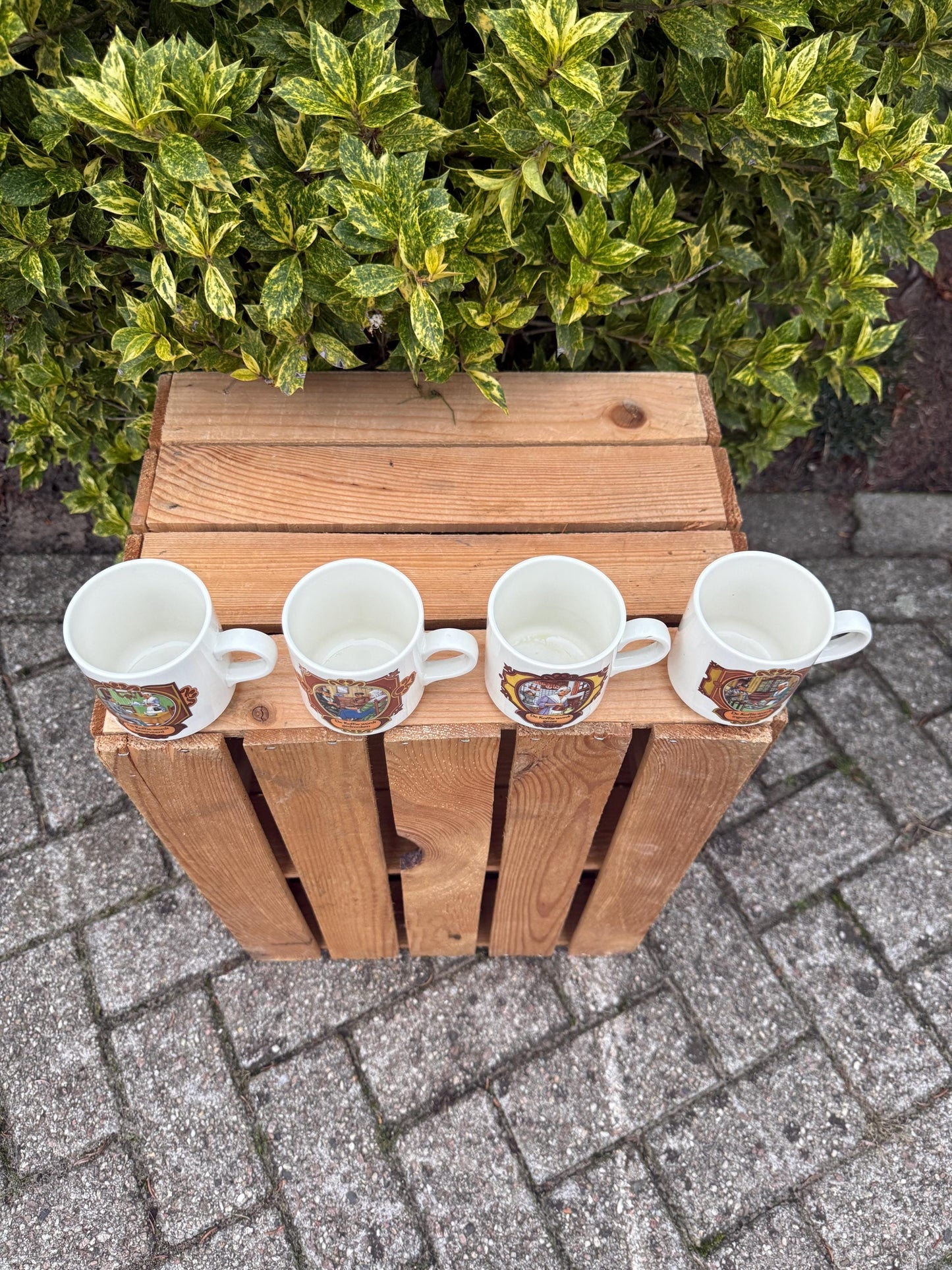 Vintage Dutch De Koffie Wordt Coffee Mugs